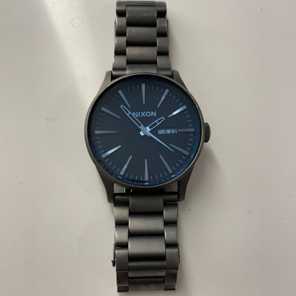 (Rare) Nixon SENTRY SS watch / 42MM - Gunmetal/Blue Crystal (used)